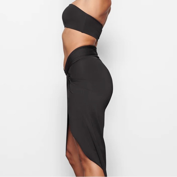 NWT SKIMS Signature Swim Bandeau Bikini Swim Black Onyx Swim Top M - Picture 4 of 9